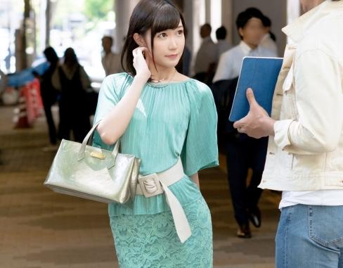 セレブ妻ナンパ中出し！ウエブ番組のテイで、スレンダーで美人奥様の「新山さん 27歳」の家におじゃまします！