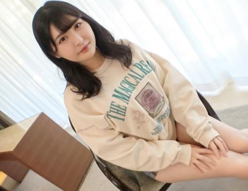 Ｊカップ巨乳のウブ娘がＡＶ体験撮影「うみちゃん 20歳 学生」ゆったりめの服を脱いだら、爆乳が露わになる！