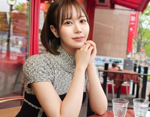 柔らかな笑顔と圧倒的なスタイルの女子大生がＡＶ体験撮影！「アリスちゃん21歳」最高に健康的な、驚異の9頭身美女！