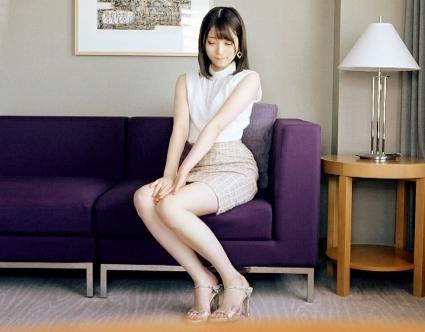 美人銀行員が欲求不満でＡＶ出演！スレンダーボディの「中村梓さん 29歳」交際中の彼とのセックスに不満があるようです！