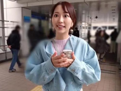 27歳の若妻さんとマッチング！見た目は清楚だが中身は変態な人妻さんと生でハメる！
