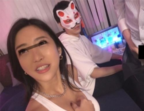 彼女と一緒にハプニングバーへ！スレンダー美ボディ「みーちゃん 24歳 アパレル店員」怪しげなマンションの一室で乱痴気騒ぎ