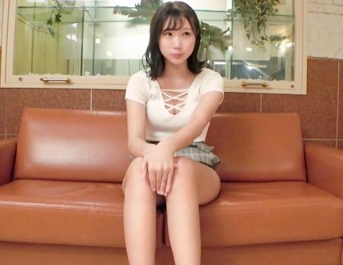セックス経験値が少ない女子大生がＡＶ体験撮影！高身長で童顔な「かなたちゃん 20歳」長くスラっと伸びた美脚が素敵です！