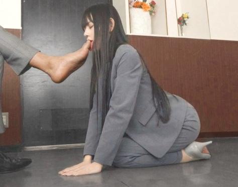 土下座謝罪性交！【八掛うみ】美人社員がに身体を張って、会社の危機を救う、ハラスメント性交！