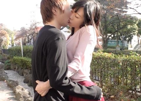 素人妻中出し！欲求不満の人妻がイケメン男子と不倫セックス、久しぶりの性交に悶絶イキッ！
