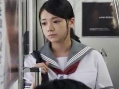 痴漢され感じてしまった美少女JKがおっさんチンポの虜になり自ら求めちゃう淫乱にｗ