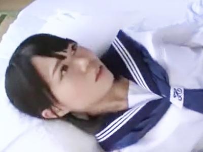 巨漢のおっさんが無垢なJKにのしかかり強烈種付けプレス！