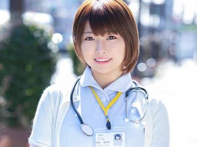 勃起が収まらなくて困っている男性を挿入で射精に導く白衣の天使！