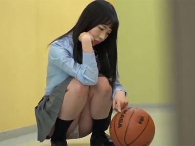 無防備パンチラしてくる美少女JKを学園内で本気ハメ