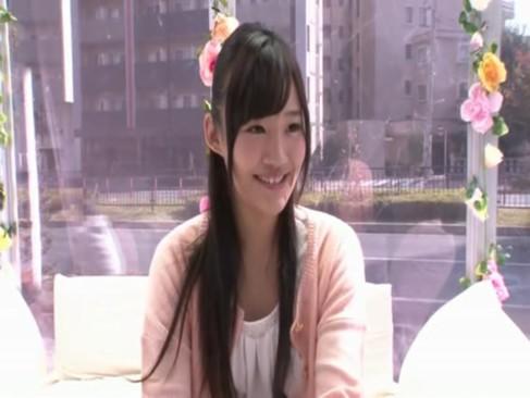 MM号に乗車したのは清楚な美少女！恥じらいながらの潮吹きはたまりません