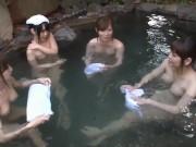 温泉旅行に来た巨乳美女たちが巨根を求め逆ナンパし始めた