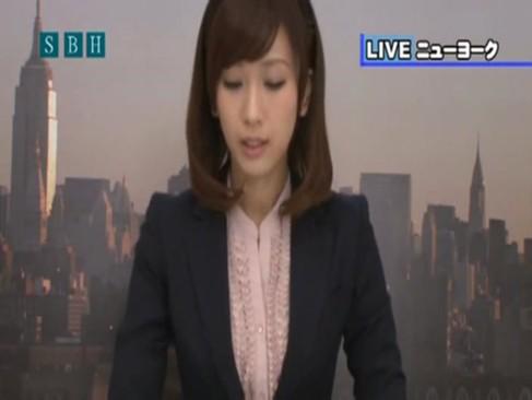 ニュース生放送中に騎乗位しちゃう淫乱女子アナ