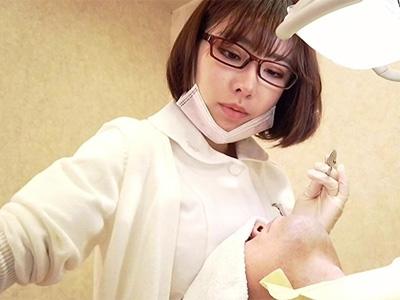 患者を欲情させる歯科助手！まわりにバレないようコッソリ挿入して何度も膣アクメｗ