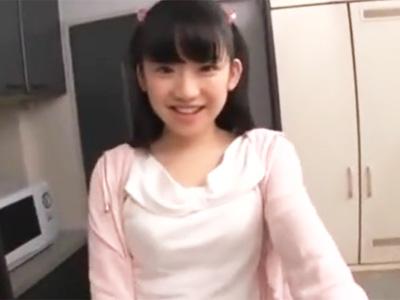 SEXをオネダリしてくるロリ痴女娘とキッチンでこっそり近親中出しパコ