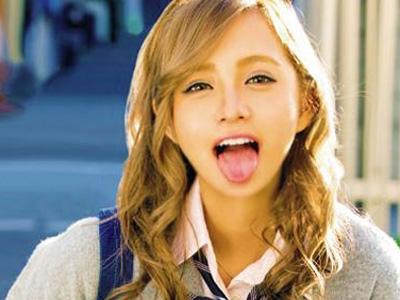 おバカだけどエッチな事は大得意なヤリマンギャルJKに中出し！