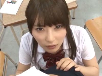 制服美少女が放課後を見計らって男に迫って→教室内で生中出しパコ