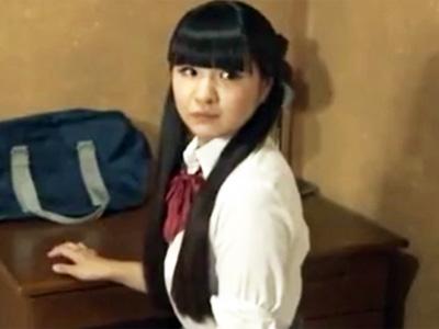 実の娘に発情した父親が我慢できずに寝込みを襲って近親レイプ