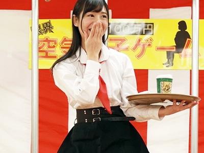 おチ○ポ空気イスで我慢できずに騎乗位挿入ｗ→彼氏の前でそのままNTR中出し