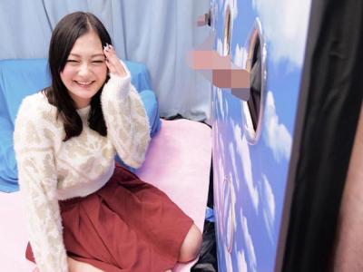 【NTR】彼氏のチンポはど～れだ♡間違えたらミラー越しの彼氏の前で生ハメセックス♡♡