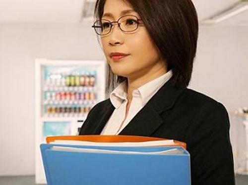 『うぐぅ…こんなおばさん犯さないでよぉ…』《レイプ》【熟女OL】新入社員のチンコに貫かれて快楽落ち…泣きながら膣痙攣【友田真希】