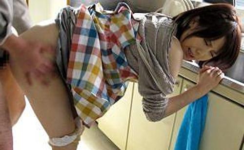 『こんなオバサンに何するのよぉ…』【人妻】死ぬほど嫌いな男にチンチンで奥まで貫かれてガクブルいきっぱなしおばさん！《レイプ》
