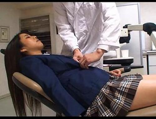 【昏睡レイプ】《ガチ昏睡》お嬢様学校の女子生徒成長途中のロリ体型を堪能して無毛マンコに大量精子注入《中出し》