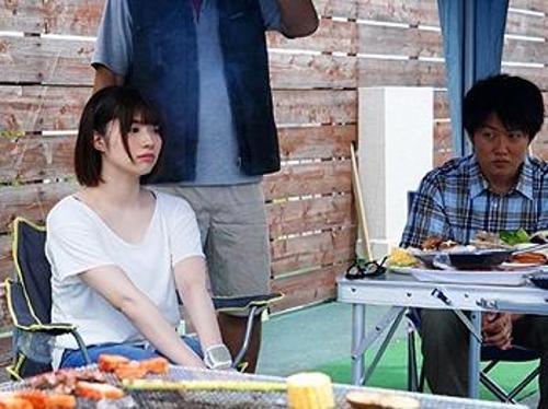 【人妻】『うぐぅ…せめてゴムは付けてください…うぅ』ご近所のオッサン連中の肉便器にされる妻！無断中出しレイプで悶絶《石原希望》