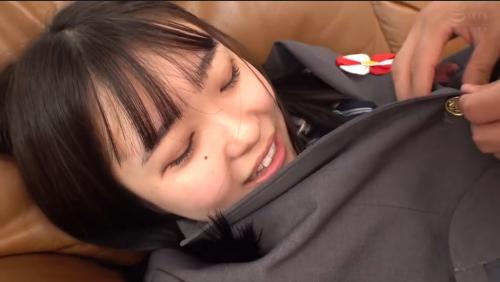 一寸前まで女子高生！卒業したての制服娘に中出し！
