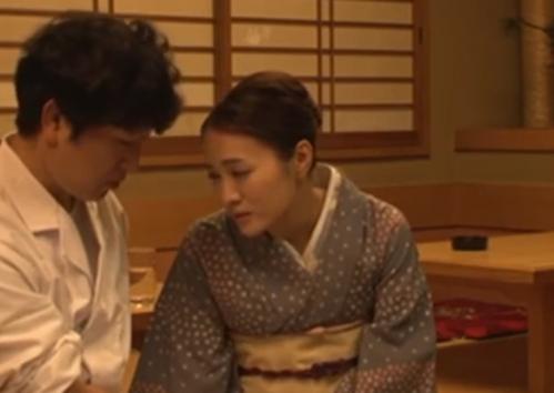 心身ともに疲弊した女将！気が付けば男にまたがり全てを忘れるように腰を振るｗ