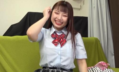 エッチなバイトに来た巨乳人妻ちゃん！制服姿もまだイケる！