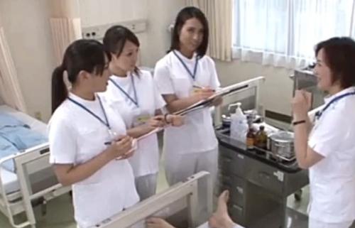 ストレス社会に心折れた男も白衣の天使が手を差し伸べるｗ