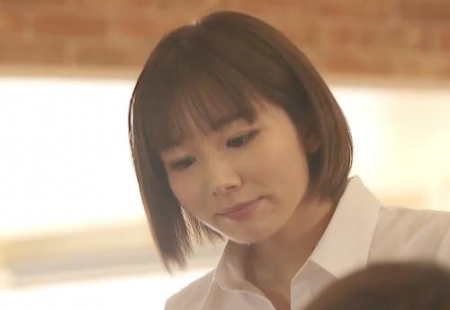 運命の交差点！バイト先で欲求不満な人妻と寝取りＳ〇Ｘ！