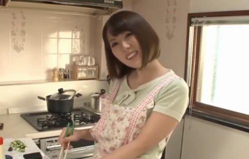 長期出張の楽しみは妻が送る動画！しかし違和感を感じる旦那ｗ
