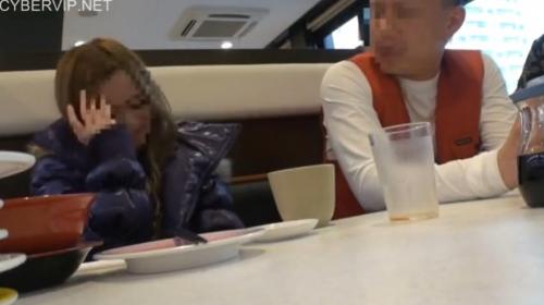 飯を食わしてみんなでレイプ！アホそうなギャルをみんなで廻す！