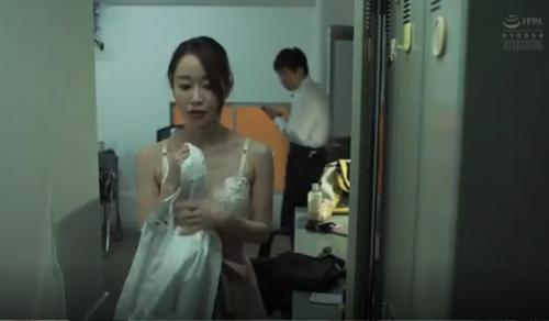バイト先のエロフェロモン美人人妻！欲求不満妻は意外と簡単にやれちゃいます！