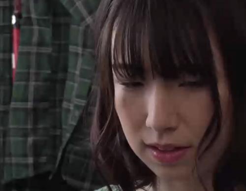 私魅力ないのかな？透けパンで誘惑してくる人妻w