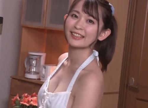 過激過ぎるw初対面の彼女のお姉さんが裸エプロンでお出迎え！