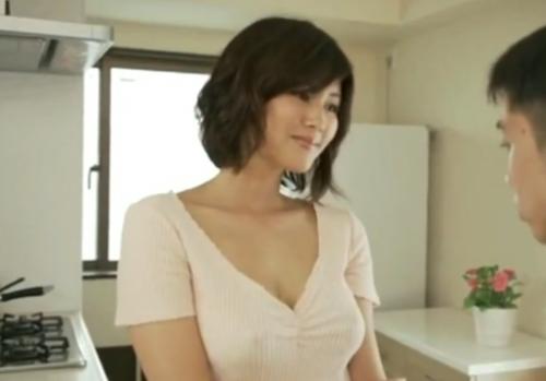 布一枚無いだけなのにｗ男の心理を付く隣のお姉さん！