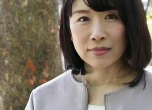 結婚17年目の美人熟女がカワイイ年下男から全てを搾取ｗ