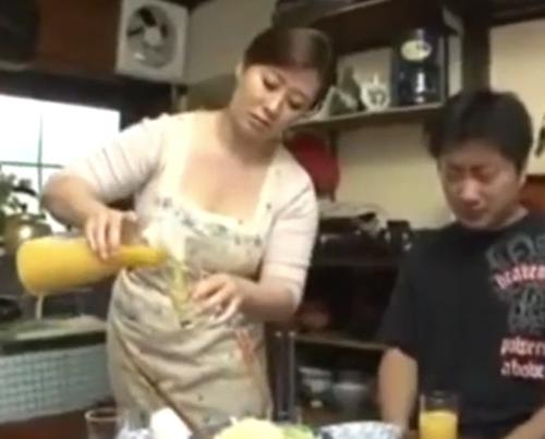 家庭内をテキパキ捌くスーパーかあちゃんがサラッと息子も搾り取りｗ