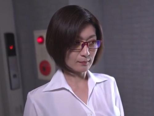 チ〇ポが忘れられなくて・・。家庭訪問で元気なチ〇ポを食う熟女教師！