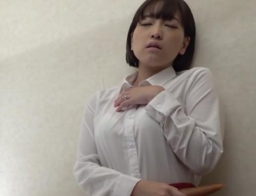 友人のバーで味わった媚薬入りの酒と黒チ〇ポに溺れる人妻ｗ