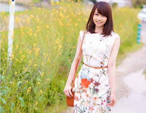 まだまだ若い三十路美人人妻は結婚してから８年のセックスレスで触っただけでアソコはビショビショｗ