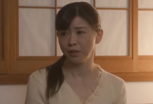 旅行先で泥酔旦那を横目に女ざかりの妻がまわされた！
