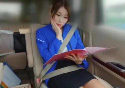 中途採用で来た人妻を営業車で口説き倒しＳ〇Ｘ！