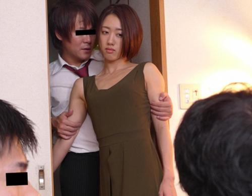 旦那にバレないように自分の妻を寝取りSEXしようとするクズ上司ｗ