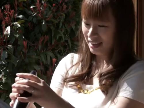 社会的地位は旦那の方が上だが生殖機能が優れた田舎のオスにハメ倒される妻！