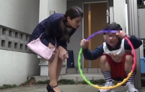 純粋無垢な少年を愛玩器具として見てしまう変態人妻ｗ