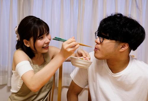 子作り企画に応募してきた素人男性の自宅にS級女優を送り込んで種付け中出しSEX！