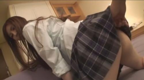 エッチ大好き女子高生！三人の男を一気にいただき！